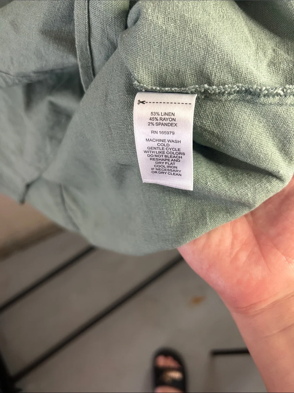 Cable & Gauge Studio Linen Blend Roll Tab Top Sage Green Large - Picture 6 of 12